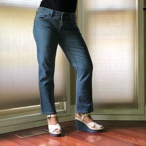 ELLE  Jeans 👖 sits on waist